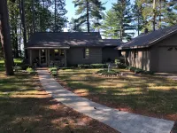 Special: 10% Winter/Spring Discount–Your Four-Season Getaway on West Twin Lake!