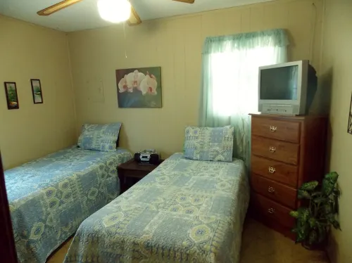 A Short Walk to the Dauphin Beach, 20% Discount for a Month Stay ,Pets Welcome