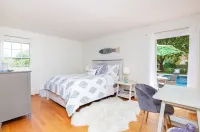 Shelter Island Retreat With Pool ...Close To Beach & Pet Friendly