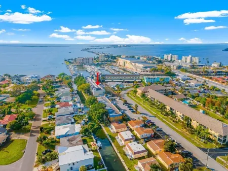 SEAVIEW at HONEYMOON ISLAND, WATER VIEWS, ON THE HONEYMOON ISLAND CAUSEWAY Отели рядом с достопримечательностью «Oasis Beach»