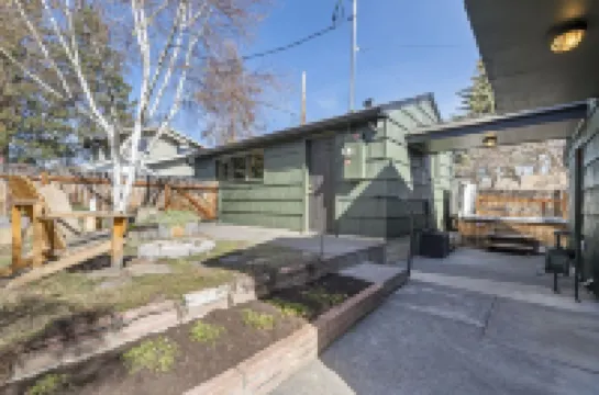 BEST location in Bend! ~HOT TUB!~