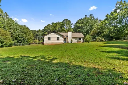 Close to Trilith & Airport! Fenced yard! Walk to shops!