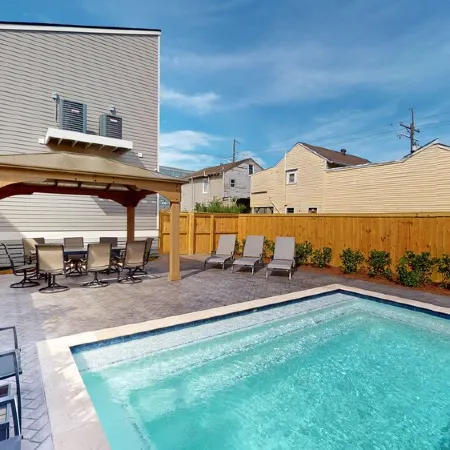 Exquisite New Superdome Group House w/Heated Pool, Parking, 8 Beds and 5 Baths