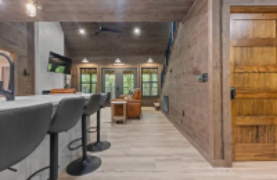 Ozark Shores- Lakefront, Hot Tub, Air Hockey