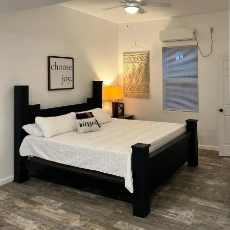 Spacious townhome convenient to everything! Great rates!! ⭐⭐⭐⭐⭐