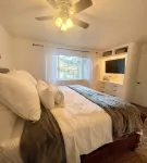 Panoramic Lake View Living with Hot Tub! Pet Friendly!