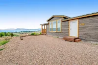Dreamy retreat with golf course & lake views, near beach & boat launch amenities