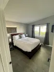 Modern style, 1 block from Lake Pepin