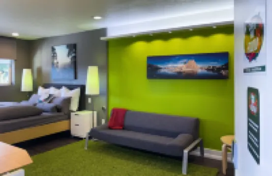 CherryHill Downtown - Techie Modern STUDIO Super Clean! A/C & EV L2