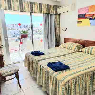 1 Bedroom Apartment With Air Conditioning & Free WIFI Pool & Sea View Rooms