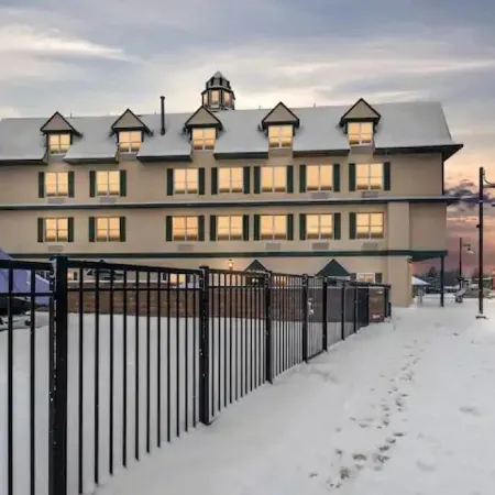 Convenient Condo On South Haven Black River