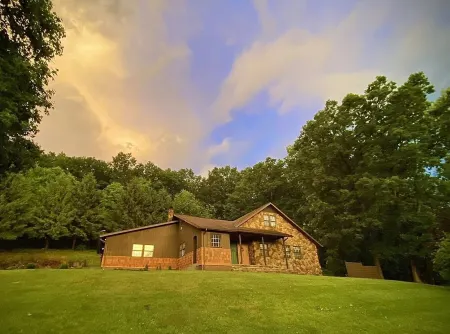 Whispering Pines Retreat-Newly Renovated Countryside Home