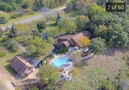 Amazing renovated acreage with heated pool + hottub (september 1