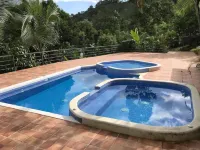 Pura Natura Lodge Arroyo Hotel di Dota