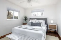 Newly renovated 2-bedroom cottage by the lake