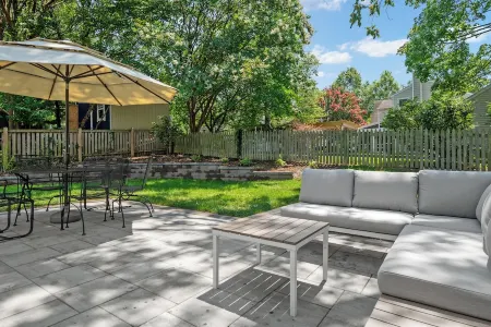 Mins to DTA - King Beds - Parking Отели рядом с достопримечательностью «St. Mary's Church»