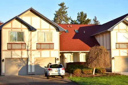 Spacious, cozy, and family-friendly home in ski & golf resort in North Michigan