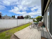 Solar Half-Plex with Chic Style in Country Glen Hotels in Keizer