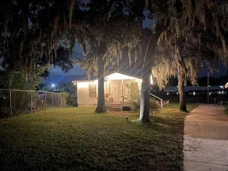 ''By the river '' 2 homes 16 guests pool table game room private deck Отели в г. Дувал