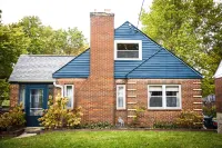 Château College Hill - Close to Bengals Stadium + Brink Brewing  (Pet Friendly) Hotels near North Bend Crossing Shopping Center