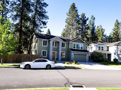 5 Minute Drive to Downtown Bend, Dog Friendly Oregon State University – Cascades附近的飯店