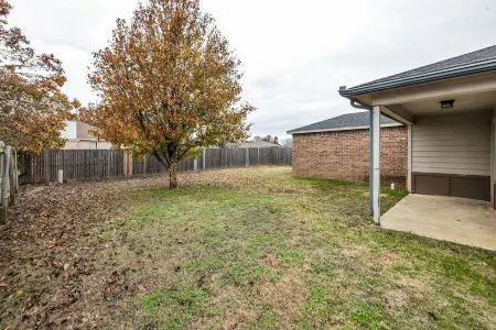 Charming 3-bedroom house w/KING Bed in Prime Location of Owasso w/WiFi