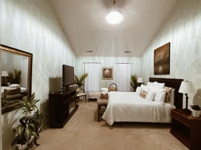 ZenCaza: Perfect Blend of Retreat and Getaway-Prime 5-Bed with Lux King Ensuite 그랜드오버 빌리지 쇼핑센터 주변 호텔