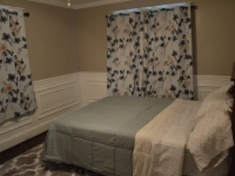 Charming 3-bedroom house in marvelous Silver Spring - 7.5 miles to White House 銀泉酒店