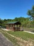 Open modern Cabin, fishing, shooting range, tranquil/private, firepit, 4W, canoe