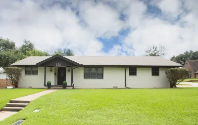 House - Great Location Hotels near Cascades Country Club