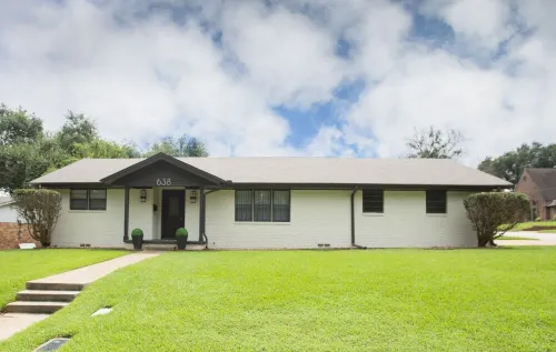 House - Great Location