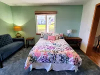 Ocean view modern guest suite with private beach access Hotels in Kodiak Island