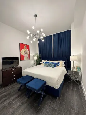 Location!  Location!  LocationHappy Chic” 3BR/2BA modern condo near Bourbon!