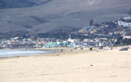 Short walk to beach, 4 br, 2 bath, private house! Across street from park & pond Отели рядом с достопримечательностью «Писмо Стейт Бич»