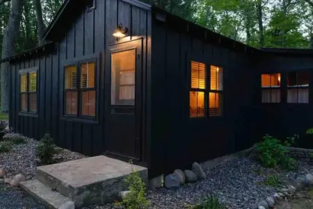1940’s Charming Vintage Cabin
