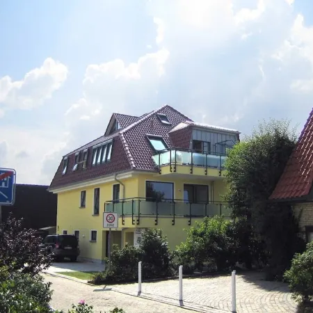 Exclusive beachfront apartment - 4 people - balcony overlooking the lake - parking