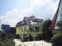 Exclusive beachfront apartment - 4 people - balcony overlooking the lake - parking Hotels in Duhnen