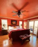 Secluded house with city and lake views- close to everything Hotels near Marcellus Park