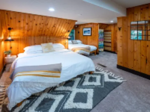 Pine Tree Hideaway with flat property/parking Hotels in Crestline