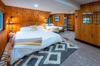 Pine Tree Hideaway with flat property/parking