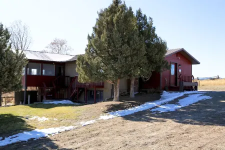 20+ Acres of Peace @ The Saratoga Hoemstead