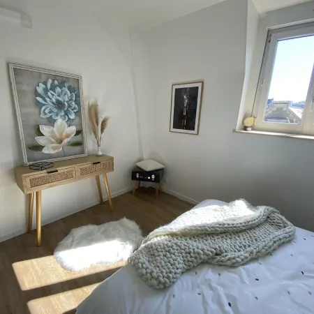 Large elegant apartment in the heart of Epernay. Quiet top floor with lovely view.