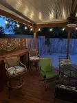 Walk to beach or boat ramp. Great snow bird monthly special.