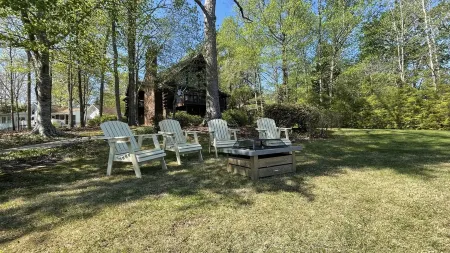 Rustic Log Cabin with amazing view of Lake Gaston!