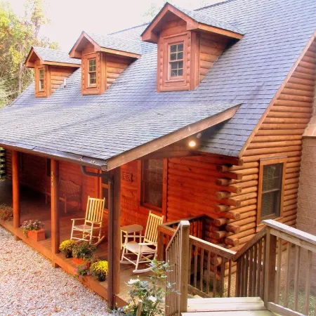 ALPINE LOG CABIN/COZY, COMFORTABLE, MODERN/BLUE RIDGE MOUNTAINS NEAR BOONE N.C.