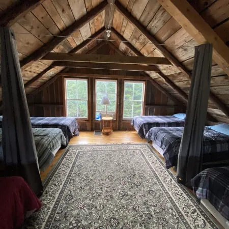 Secluded trailside cabin for 8 people on Kingdom Trails