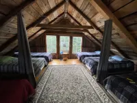 Secluded trailside cabin for 8 people on Kingdom Trails