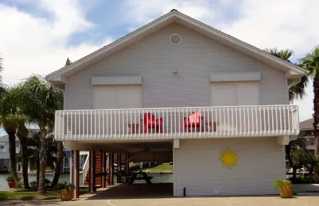 ENJOY FISHING, SWIMMING OR JUST RELAXING AT THIS JAMAICA BEACH CANAL PROPERTY