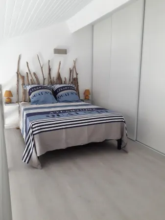 T2 refurbished beach shops on foot in Vaux/Mer (between Royan and St palais)