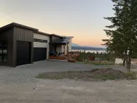 Luxury modern villa near Marina on Lake Koocanusa